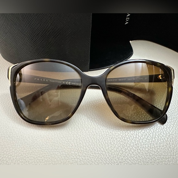 Prada Polarized
Square Gradient Arrow-Edge Sunglasses - Picture 1 of 4